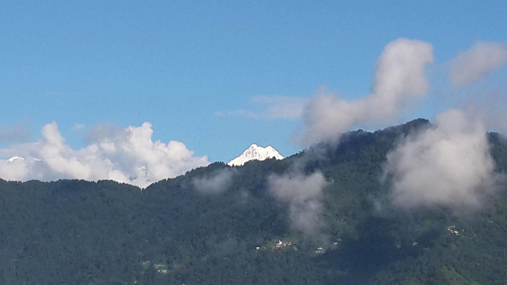 Отель Himalayan Height Гангток Экстерьер фото
