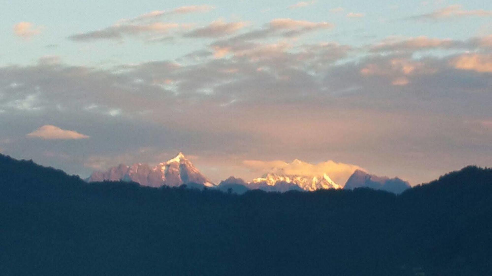 Отель Himalayan Height Гангток Экстерьер фото